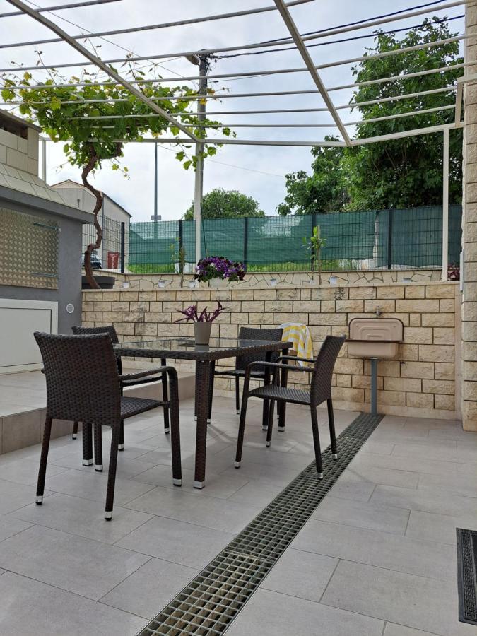 Apartment Deni سولين المظهر الخارجي الصورة